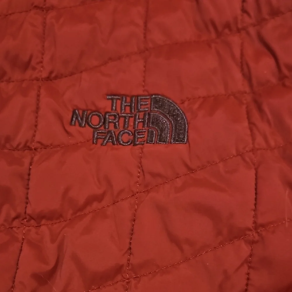 The North Face Women’s Insulated Puffer Jacket Red – Size Missing (See Measureme